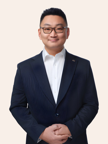 Vincent Yuan, real estate broker